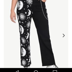 LOOKING FOR THESE PANTS. In a Jr plus size please contact me.